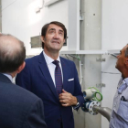 El consejero de Fomento y Medio Ambiente, Juan Carlos Suárez-Quiñones, visita las obras de abastecimiento de aguas de Soto de la Vega y sus núcleos de población.
