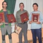 El equipo ganador con el representante de Riomonte