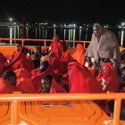 Una embarcación de Salvamento Marítimo llega al puerto de Motril, el pasado mes de enero, con inmigrantes rescatados en el Mar de Alborán.
