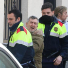 Jordi Magentí niega a gritos ante la prensa estar involucrado en el doble homicidio.