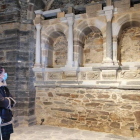 Ester Muñoz y Amelia Biaín formalizaron ayer el acta de fin de la obra de restauración. DL