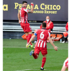 Luis Suárez celebra su primer gol al Cádiz. El uruguayo firmó un doblete para el Atlético. ROMÁN RÍOS