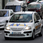 El multa car cuenta con un mástil adaptado al techo en el que se encaja una cámara.