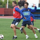 Pepe Alcaide (derecha), que sigue cuajando una gran temporada, marcó su primer tanto del año en Córd