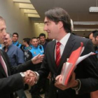 El decano de los jueces de León, Suárez Quiñones (derecha), ayer con el fiscal jefe de área.