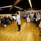 La Biblioteca Municipal Padre Isla fue el escenario del acto literario y teatral de Simone de Beauvoir. MARCIANO PÉREZ