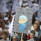 Una de las pancartas que se opone a la reforma de las pensiones mostrada durante la marcha de París.
