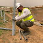 Trabajador de una planta fotovoltaica. DL