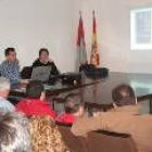 Los técnicos de la empresa asturiana, ayer presentando el proyecto del parque temático en Fabero
