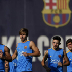 Los jugadores del Barcelona, Arda Turan, Sergi Samper, Munir y Sergi Roberto ayer durante el primer entrenamiento.