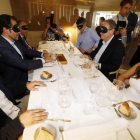 Imagen de los políticos durante el almuerzo en el LAV