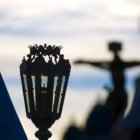 Tras el tradicional sermón, la cofradía salió a la calle, acompañada por miles de personas