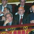 Dos hombres discuten a la puerta del Congreso