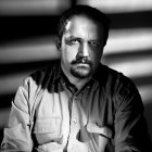 El novelista Javier Pérez y la historiadora Margarita Torres. Abajo a la izquierda, el escritor Javier Sierra, aragonés muy vinculado a León, en una serie distinta.