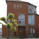 El edificio del Ayuntamiento de Chozas de Abajo.