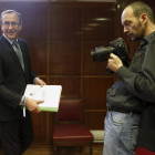 El ministro de Sanidad y ex alcalde de Vitoria, Alonso.