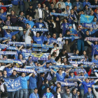 La afición del Real Oviedo respaldó a su equipo en el duelo asturiano frente al Sporting. ROMÁN RÍOS