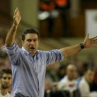 El técnico del Ademar en uno de sus característicos gestos durante un partido