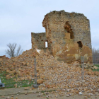 El muro desplomado del castillo de Alcuetas. MEDINA