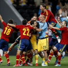 Cristiano Ronaldo lamenta la derrota ante España durante la semifinal de la Eurocopa tras marcar Cesc el penalti decisivo en la correspondiente tanda.