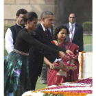 Michelle y Barack Obama homenajean a Mahatma Gandhi.