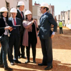 Marcelino Oreja, en el centro de la imagen, visitó de tapadillo las obras esta semana.