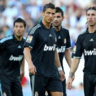 Cristiano Ronaldo y los defensas Ezequiel Garay, Raúl Albiol y Sergio Ramos reflejan en sus caras la