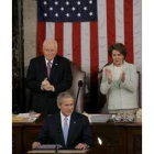 Bush desboza sus líneas maestras ante la atenta mirada de Pelosi