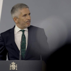 El ministro Marlaska ayer, en la rueda de prensa tras el Consejo de Ministros. BALLESTEROS