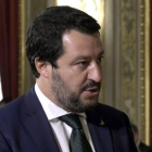 Salvini acusa a España de favorecer una inmigración fuera de control.