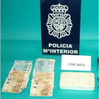 El kilo de cocaína y los 3.000 euros intervenidos.