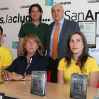 Ramón Sánchez y Chamorro (de pie) junto a Marcos Flecha, Teresa Lage y Leticia García.