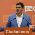 El presidente de Ciudadanos, Albert Rivera, durante la rueda de prensa posterior a la reunión que la Ejecutiva Nacional de su partido celebró ayer en la sede de Madrid.