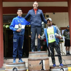 Alejandro Martínez y Sonia Toribio subieron a lo más alto del podio en una nueva edición de la Carrera de Pascua de Cacabelos. GASPAR LUNA