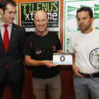 Salva Calvo recibe el dorsal 0 de los organizadores. El cepedano estará en la salida de la Tilenus.