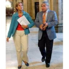 Los diputados de CiU Nuria de Gispert y Ramon Camp, tras comparecer