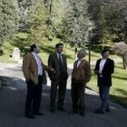 El alcalde de La Pola, el presidente de la Diputación y concejales revisan el estado del parque