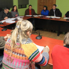 Las ediles de IU, en primer término de espaldas, en un pleno del actual mandato.