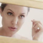 La actriz muestra su imagen más sensual en la primera campaña publicitaria que hace tras su divorcio.