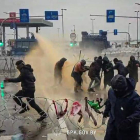 Choque entre migrantes y la policía polaca en la frontera bielorrusa. EFE