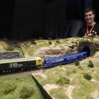 Uno de los trenes que circulan por la maqueta expuesta hasta el domingo en Espacio Vías. RAMIRO