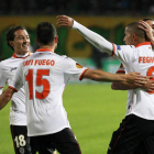 Los futbolistas del Valencia celebran el gol de Feghouli.