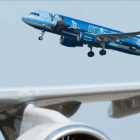 Un avión de la compañía Brussels Airlines despega de Zaventem tras abrirse el aeropuerto al tráfico aéreo.