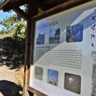 Inicio del paseo hacia los pinos desde la orilla izquierda del río Torío con el nuevo panel. RAMIRO