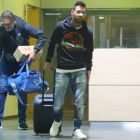 Messi, de regreso en Barcelona, en el aeropuerto de El Prat.