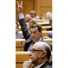 Cristóbal Montoro, en primer término, detrás Antolín Sanz.
