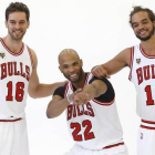 Gasol bromea con Gibson y Noah en la sesión fotográfica de los Bulls