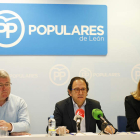 Aznar, en el centro, ayer durante su intervención. F. OTERO PERANDONES