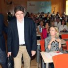 Sáez y Mayoral antes de presentar la guía a los profesionales.