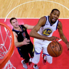 El alero estrella de los Warriors consiguió por quinto partido consecutivo al menos 30 puntos.